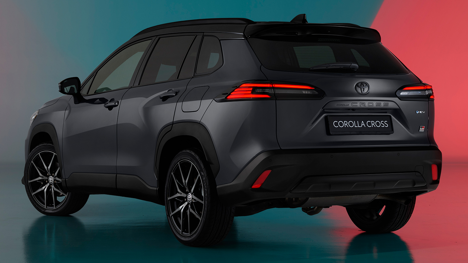 Η Toyota Corolla Cross ανανεώθηκε και απέκτησε έκδοση GR Sport